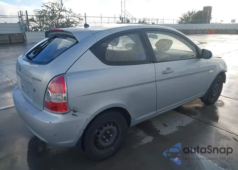 2010 Hyundai Accent Gs z USA, uszkodzony, nr VIN KMHCM3AC5AU171084